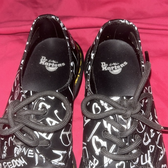 ⭐️Dr. Marten 1461 Script in Black & White⭐️ - Picture 7 of 12